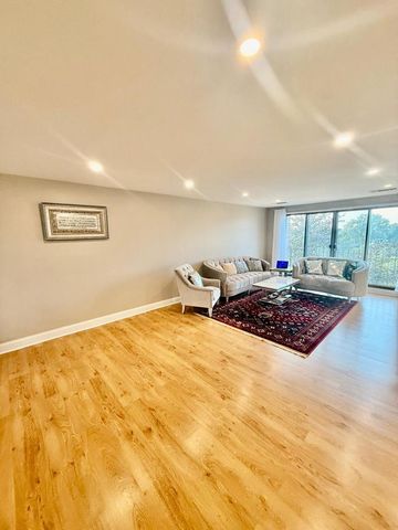 4601 W Touhy Avenue 506, Lincolnwood, IL 60712