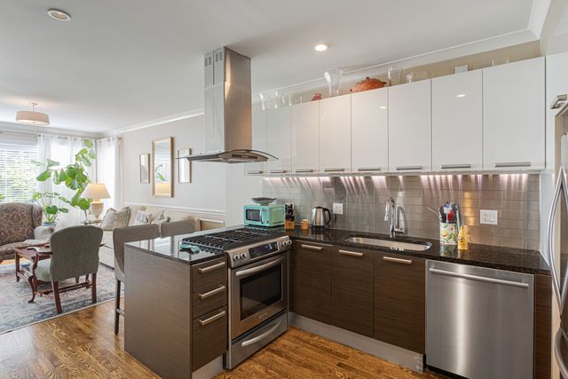 2950 N Talman Avenue, Chicago, IL 60618