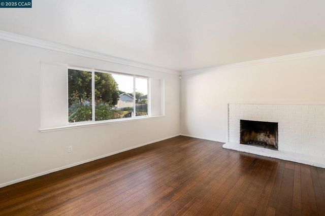 2901 Canterbury Dr, Richmond, CA 94806