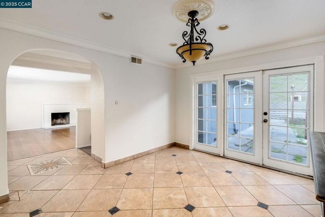 2901 Canterbury Dr, Richmond, CA 94806