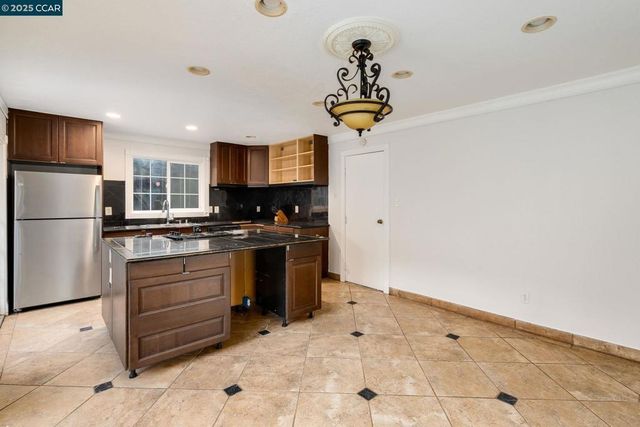 2901 Canterbury Dr, Richmond, CA 94806