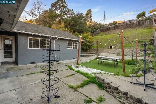 2901 Canterbury Dr, Richmond, CA 94806