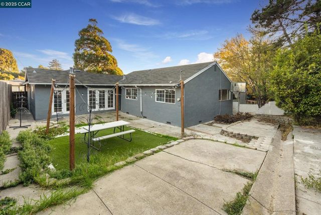 2901 Canterbury Dr, Richmond, CA 94806