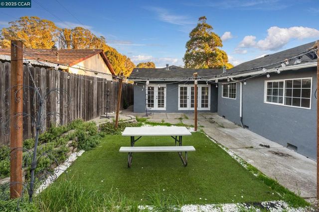 2901 Canterbury Dr, Richmond, CA 94806