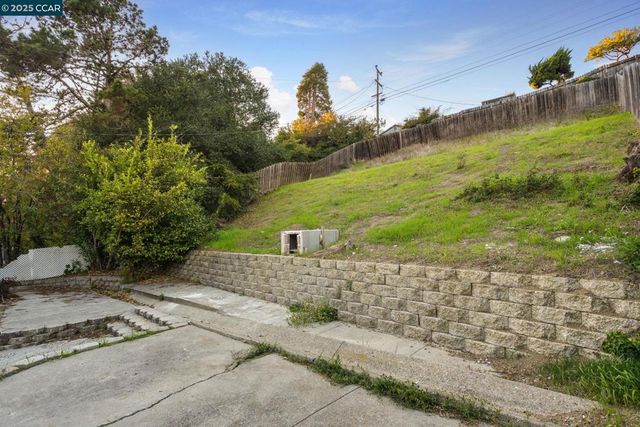 2901 Canterbury Dr, Richmond, CA 94806