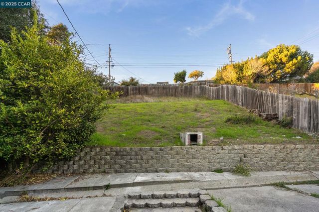 2901 Canterbury Dr, Richmond, CA 94806