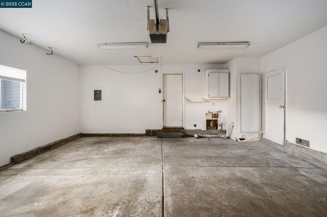 2901 Canterbury Dr, Richmond, CA 94806