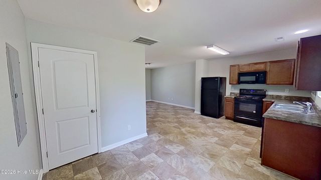 812 S 5th Avenue, Wilmington, NC 28401