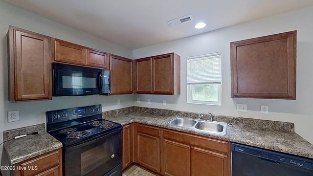 812 S 5th Avenue, Wilmington, NC 28401