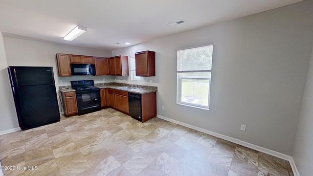 812 S 5th Avenue, Wilmington, NC 28401