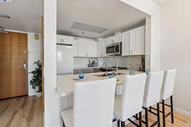 988 Franklin 609, Oakland, CA 94607