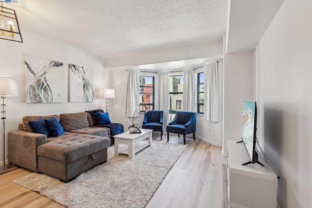 988 Franklin 609, Oakland, CA 94607