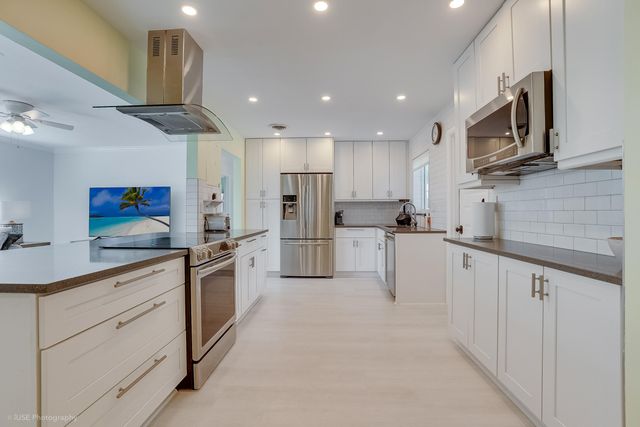 5541 NE 19th Avenue, Fort Lauderdale, FL 33308