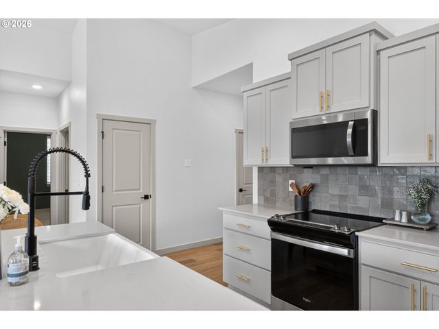 1402 W 19TH Cir, La Center, WA 98629