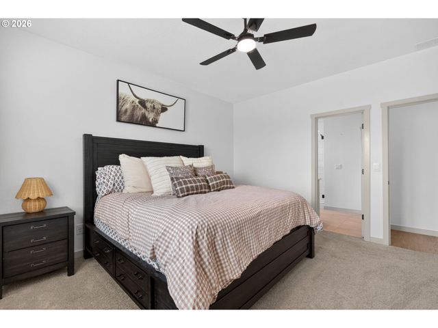 1402 W 19TH Cir, La Center, WA 98629