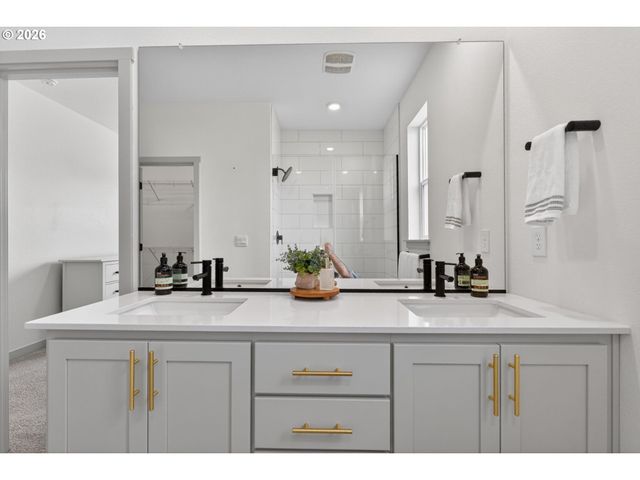 1402 W 19TH Cir, La Center, WA 98629