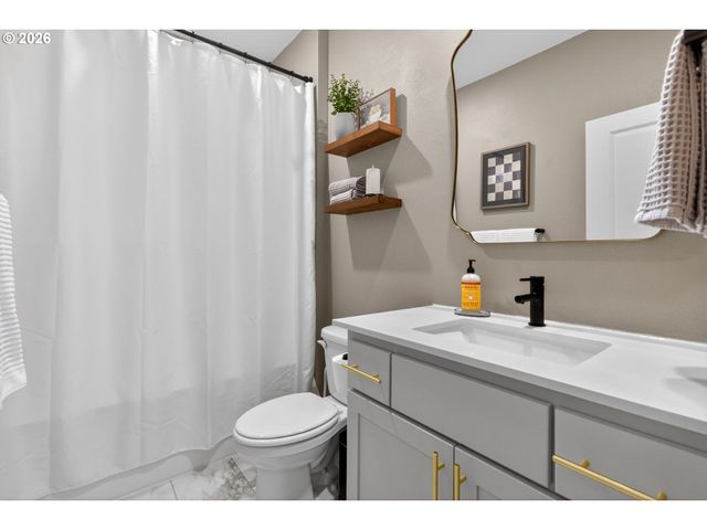 1402 W 19TH Cir, La Center, WA 98629