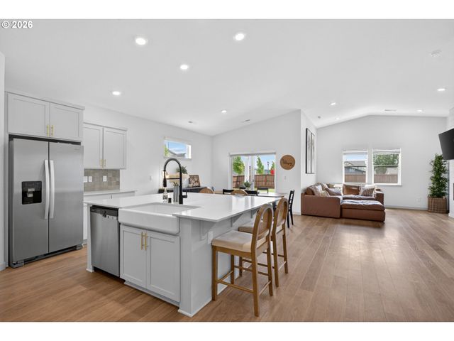 1402 W 19TH Cir, La Center, WA 98629