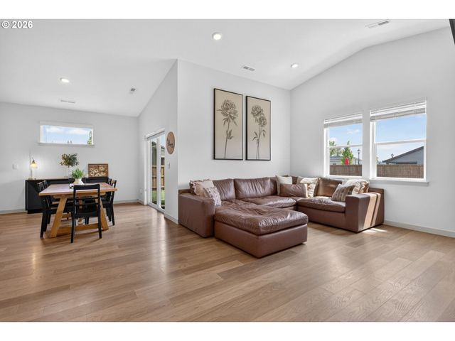 1402 W 19TH Cir, La Center, WA 98629
