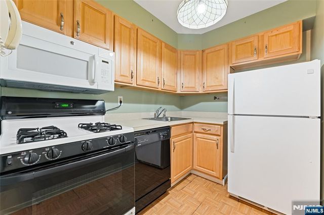 25 River Road 27, Nutley, NJ 07110