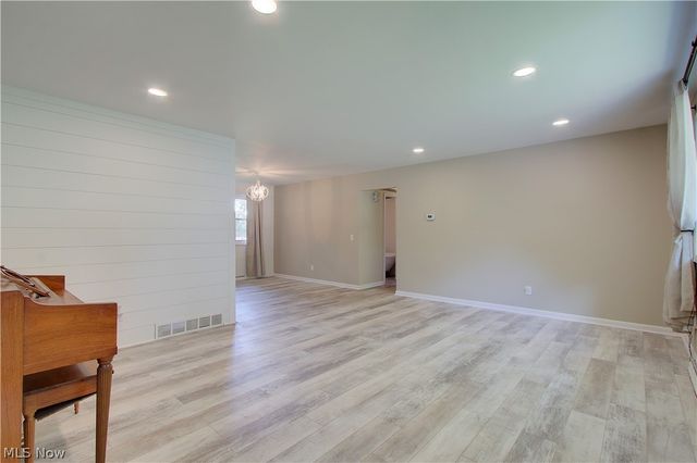 6787 Glenmere Avenue NE, Canton, OH 44721
