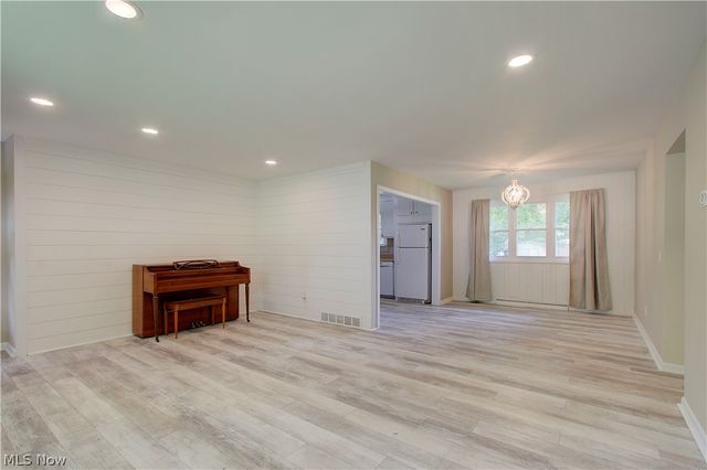 6787 Glenmere Avenue NE, Canton, OH 44721
