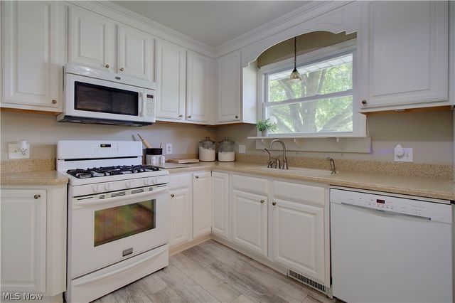 6787 Glenmere Avenue NE, Canton, OH 44721