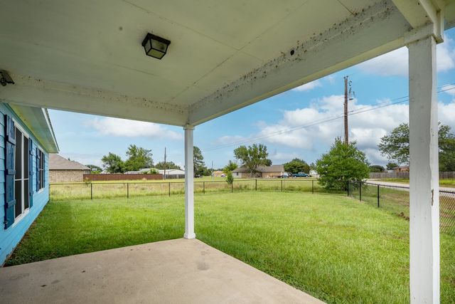304 Port Drive, Gun Barrel City, TX 75156