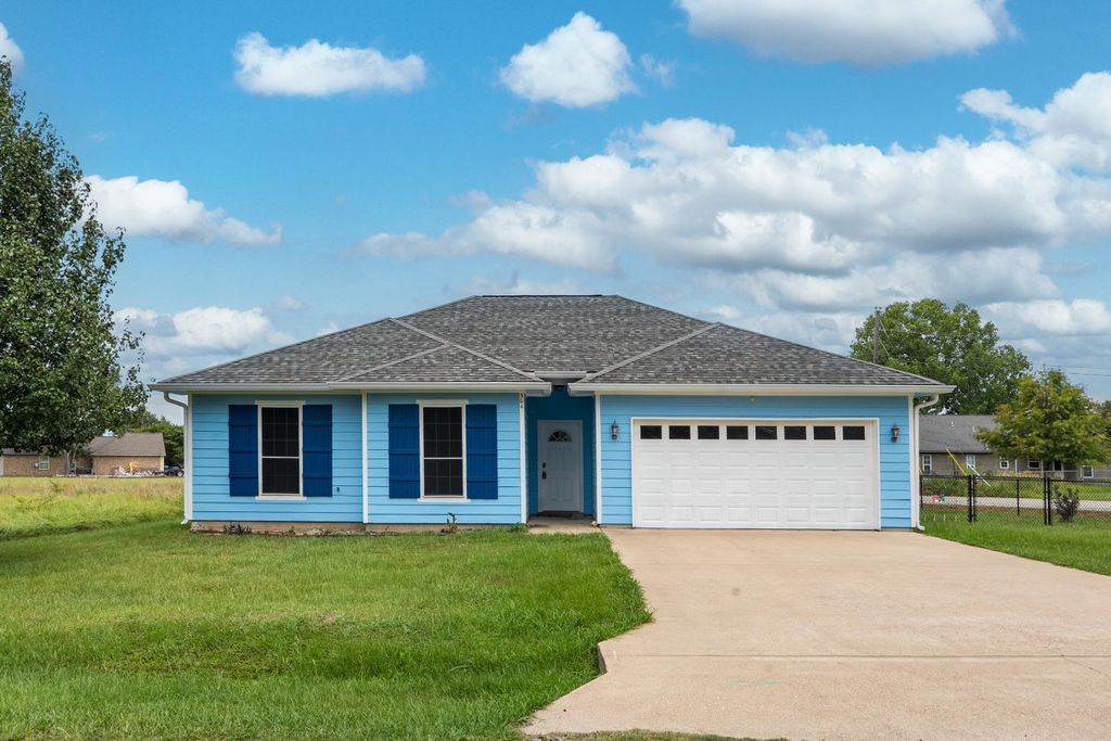 304 Port Drive, Gun Barrel City, TX 75156