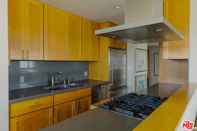 800 W 1st Street 2410, Los Angeles, CA 90012