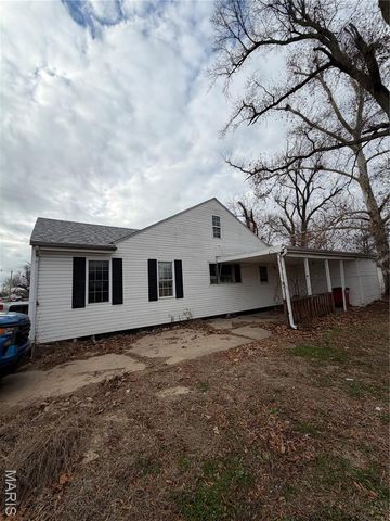 712 E Gladys Street, Sikeston, MO 63801