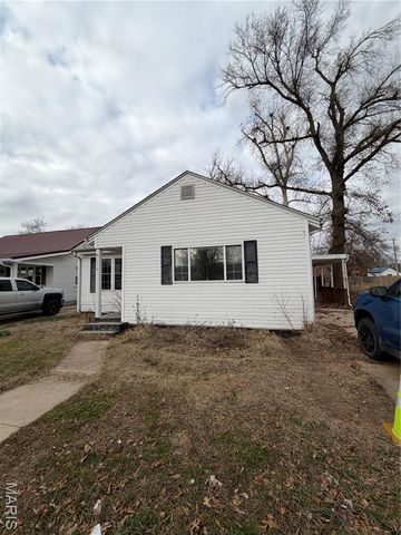 712 E Gladys Street, Sikeston, MO 63801