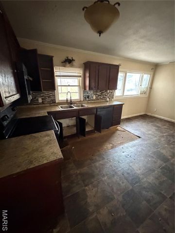 712 E Gladys Street, Sikeston, MO 63801