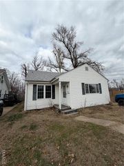 712 E Gladys Street, Sikeston, MO 63801
