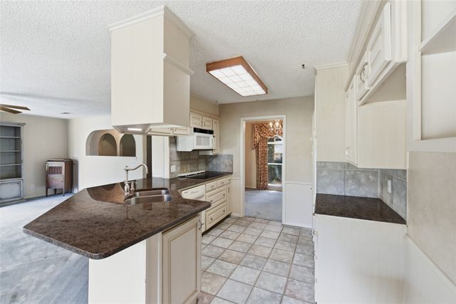 2326 Forest Hills Road, Grapevine, TX 76051