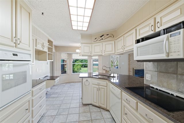 2326 Forest Hills Road, Grapevine, TX 76051