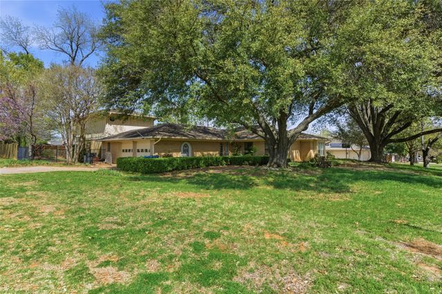 2326 Forest Hills Road, Grapevine, TX 76051