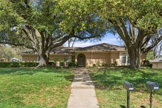 2326 Forest Hills Road, Grapevine, TX 76051