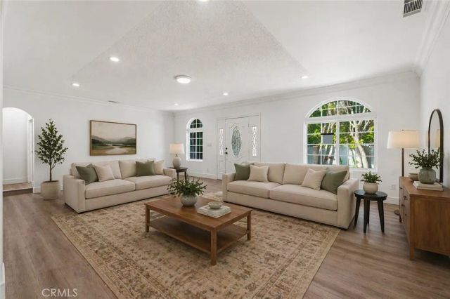 6742 Radford Avenue, North Hollywood, CA 91606