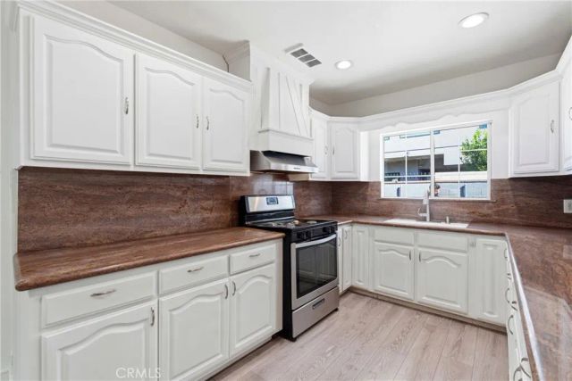 6742 Radford Avenue, North Hollywood, CA 91606