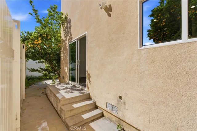 6742 Radford Avenue, North Hollywood, CA 91606