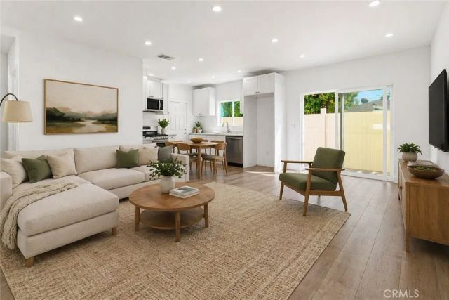 6742 Radford Avenue, North Hollywood, CA 91606