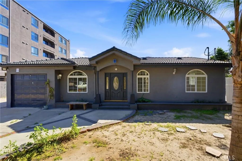 6742 Radford Avenue, North Hollywood, CA 91606