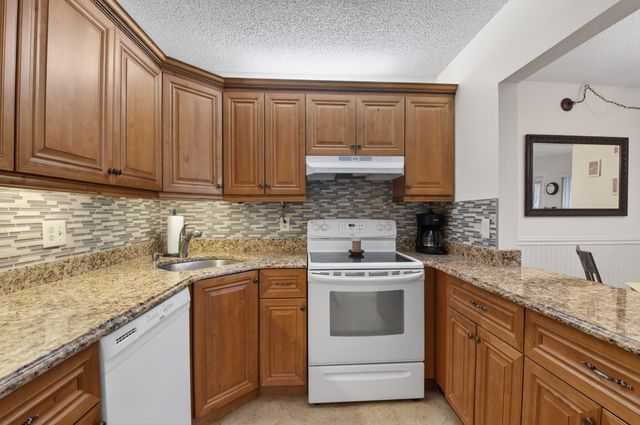 409 Pine Glen Lane C-1, Greenacres, FL 33463