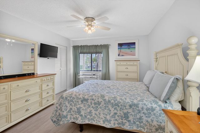 409 Pine Glen Lane C-1, Greenacres, FL 33463