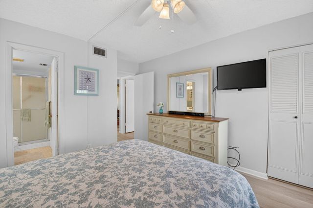 409 Pine Glen Lane C-1, Greenacres, FL 33463