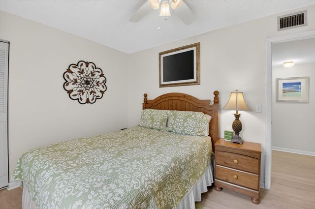 409 Pine Glen Lane C-1, Greenacres, FL 33463