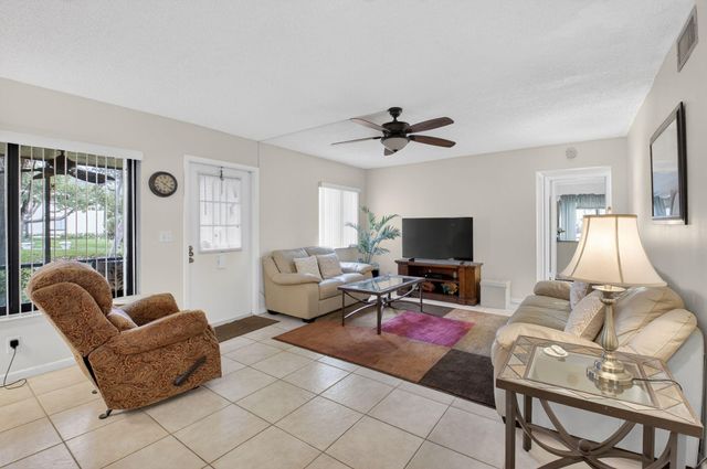 409 Pine Glen Lane C-1, Greenacres, FL 33463