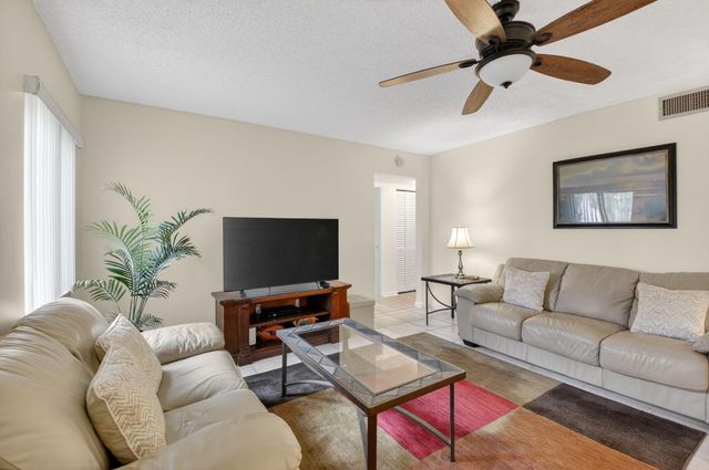 409 Pine Glen Lane C-1, Greenacres, FL 33463