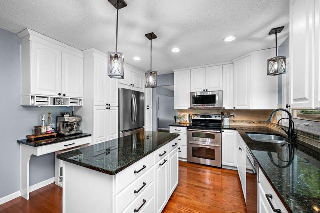 1802 Evergreen Court, Woodbury, MN 55125